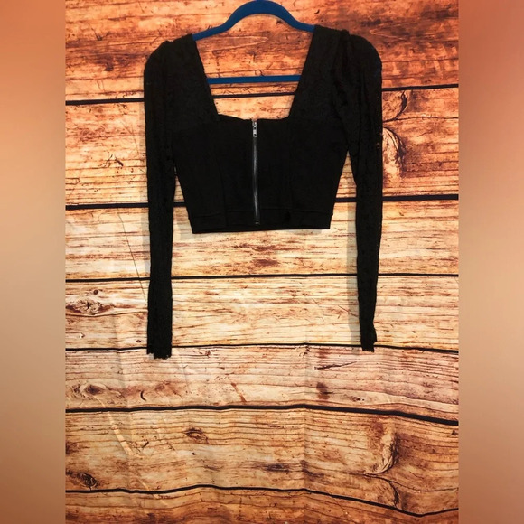 Lace detail top - Picture 3 of 16